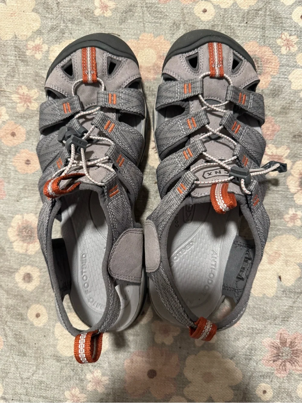 Men’s Keen Clearwater CNX Trekking sandals size 9